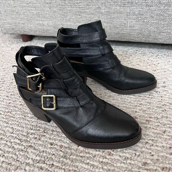 Steve Madden Repo Leather Cutout Heeled Booties - Picture 1 of 10